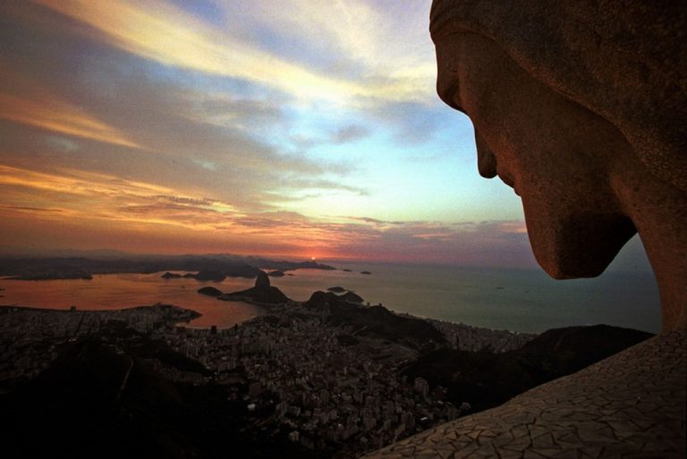 Cristo Redentor no alto do Corcovado: 90 anos de deslumbramento e fé (Foto: Custódio Coimbra)