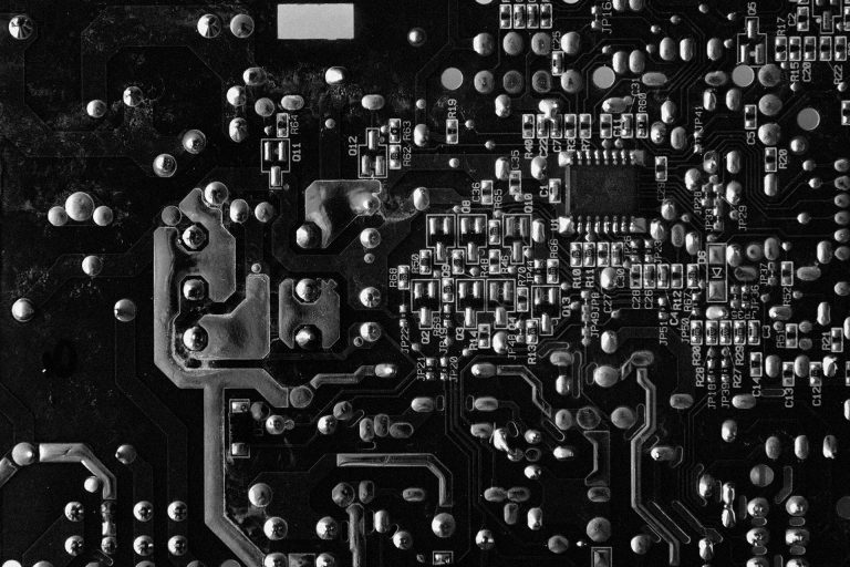 A primeira providencia depois da bravata é procurar ajuda no oráculo. Digito no Youtube: geladeira + placa eletronica + troca. Tenho 2260 resultados