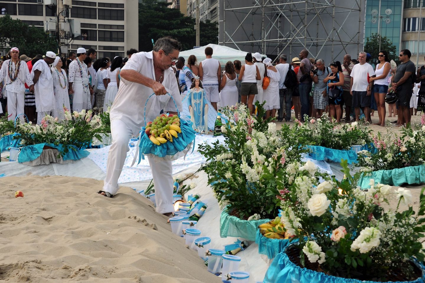 Na virada de 2015, a Comlurb recolheu 368 toneladas de lixo das areias de Copacabana