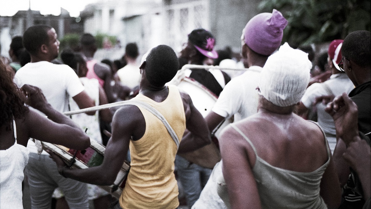 O evento vai reunir artistas progressistas de diversos estilos musicais contemporâneos – hip-hop, ragga, dub, techno, cumbia eletrônica etc – que vão tocar e interagir com músicos da ilha 