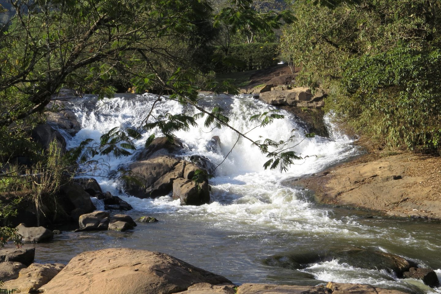 Parque Municipal Cachoeira do Salto, em Extrema, Minas Gerais. O programa Produtor de Águas tem dado tão certo na região que a qualidade da água supera as exigências da OMS