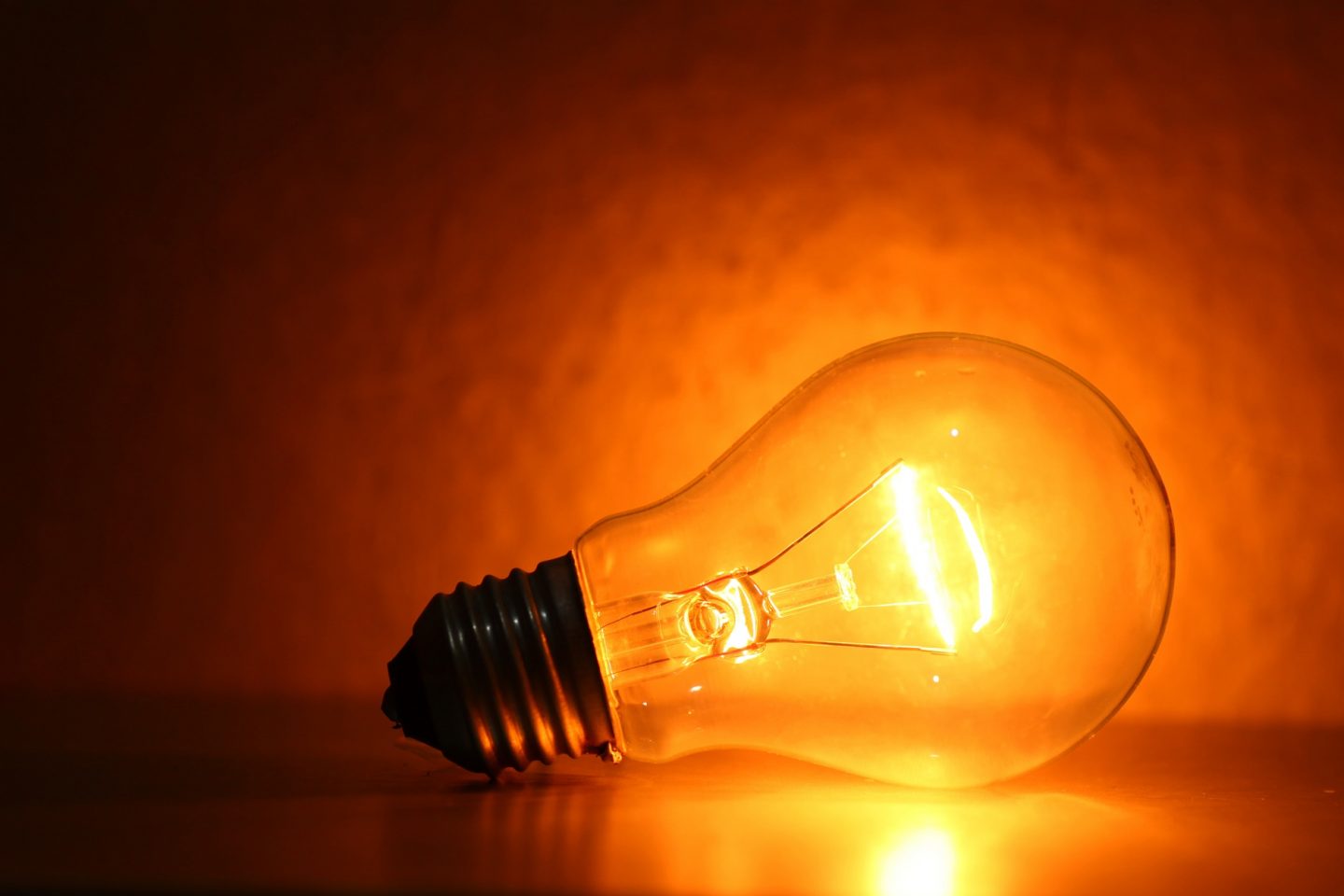 Por mais que o aumento no preço da energia elétrica tenha feito os brasileiros repensarem a forma de consumir, ainda estamos entre os campeões de desperdício