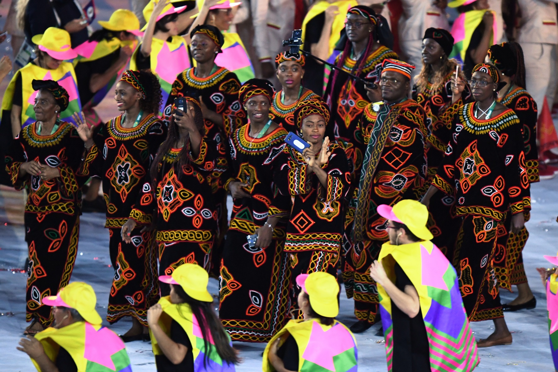 Foto de Olivier Morin/AFP Delegação de Camarões na cerimônia de abertura dos Jogos. O país está entre os 120 que não levaram nenhuma medalha. Foto de Olivier Morin/AFP