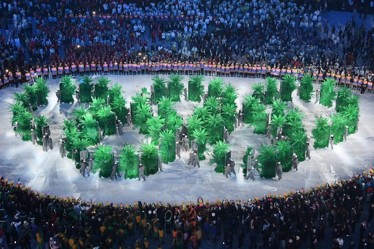 O verde da cerimônia de abertura dos Jogos Olímpicos não se refletiu no resto da cidade. Foto de Antonin Thuillier/AFP