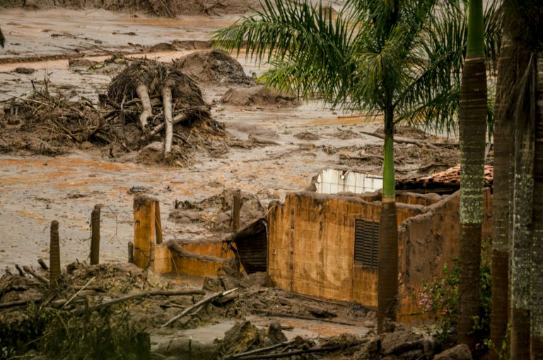 Bento Rodrigues e o acidente da Samarco. Foto de Gustavo Basso/ AFP