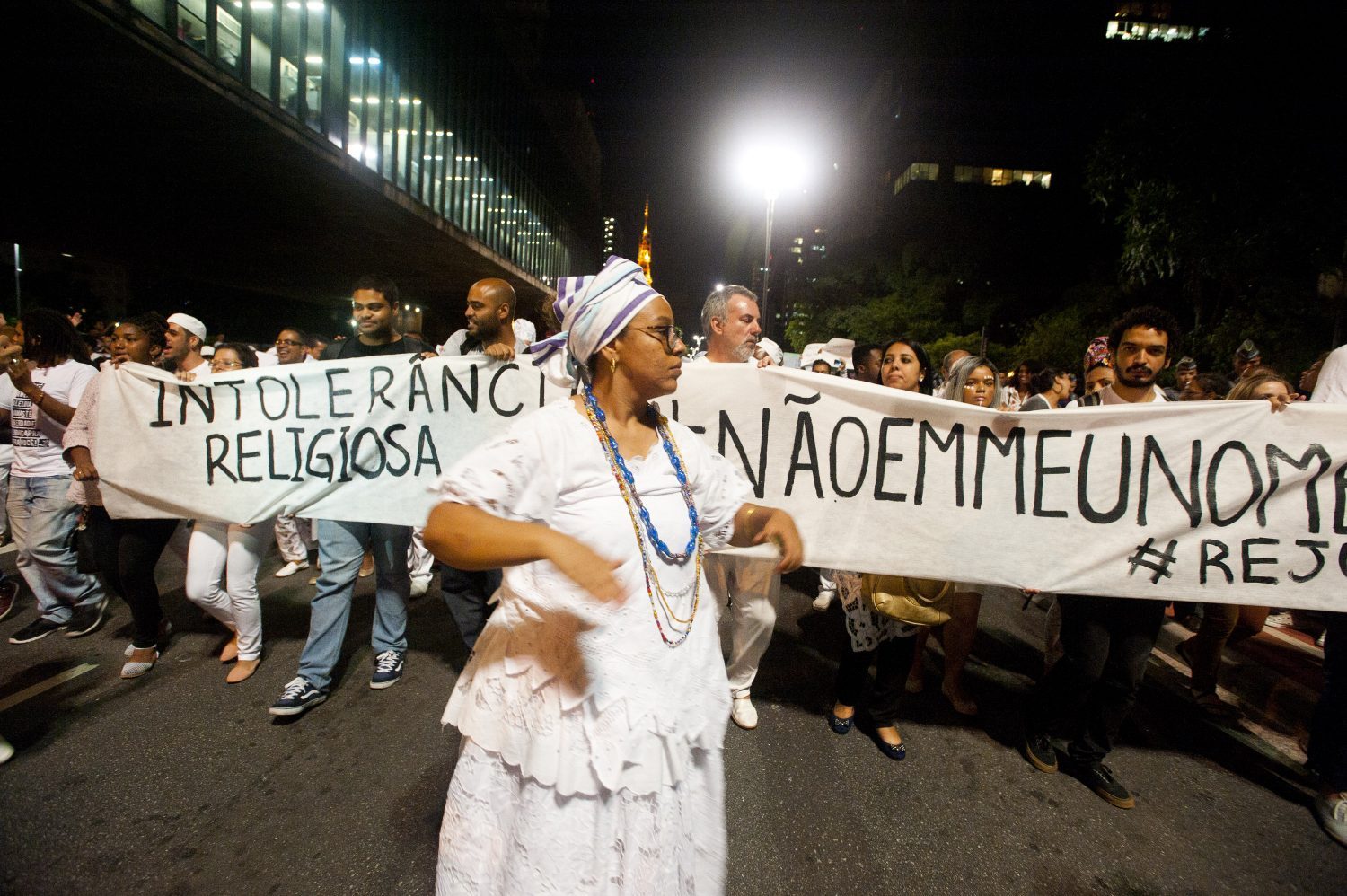 Protesto contra intolerância religiosa em São PauloGroups of different beliefs protest against religious intolerance, on Paulista Avenue in São Paulo, em janeiro de 2016 (Gabriel Soares/ Brazil Photo Press/AFP)