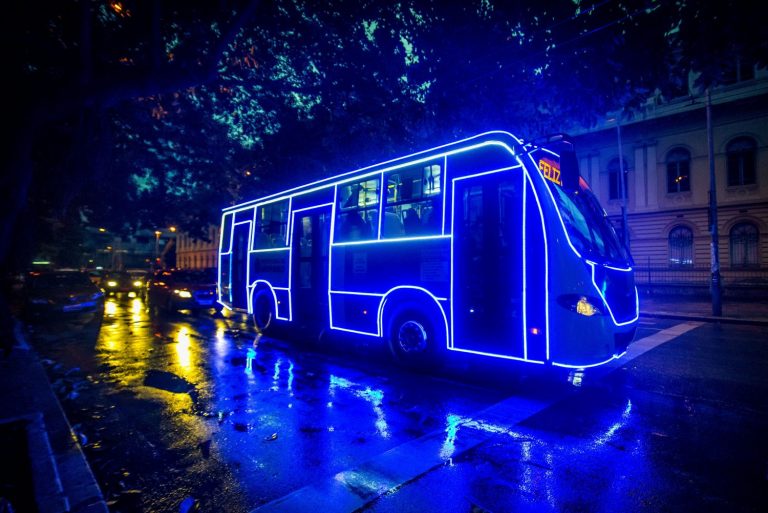 Afinal uma novidade nas ruas brasileiras: o Uber Maxi Pool (Photo by Cris Faga/NurPhoto)