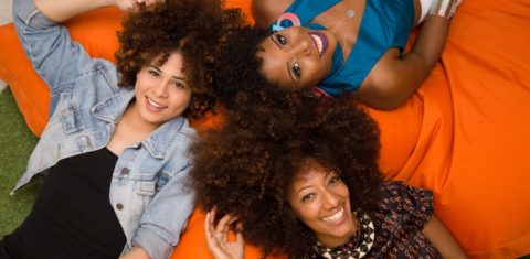 Cabelo é poder: Letícia, Luna e Andressa se libertaram do padrão de beleza 'liso' (Foto: Zô Guimarães)
