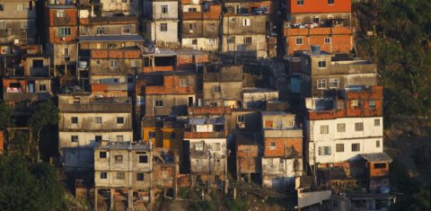 Imagem aérea do Morro dos Prazeres, em Santa Teresa, no Rio de Janeiro. Foto de Custodio Coimbra