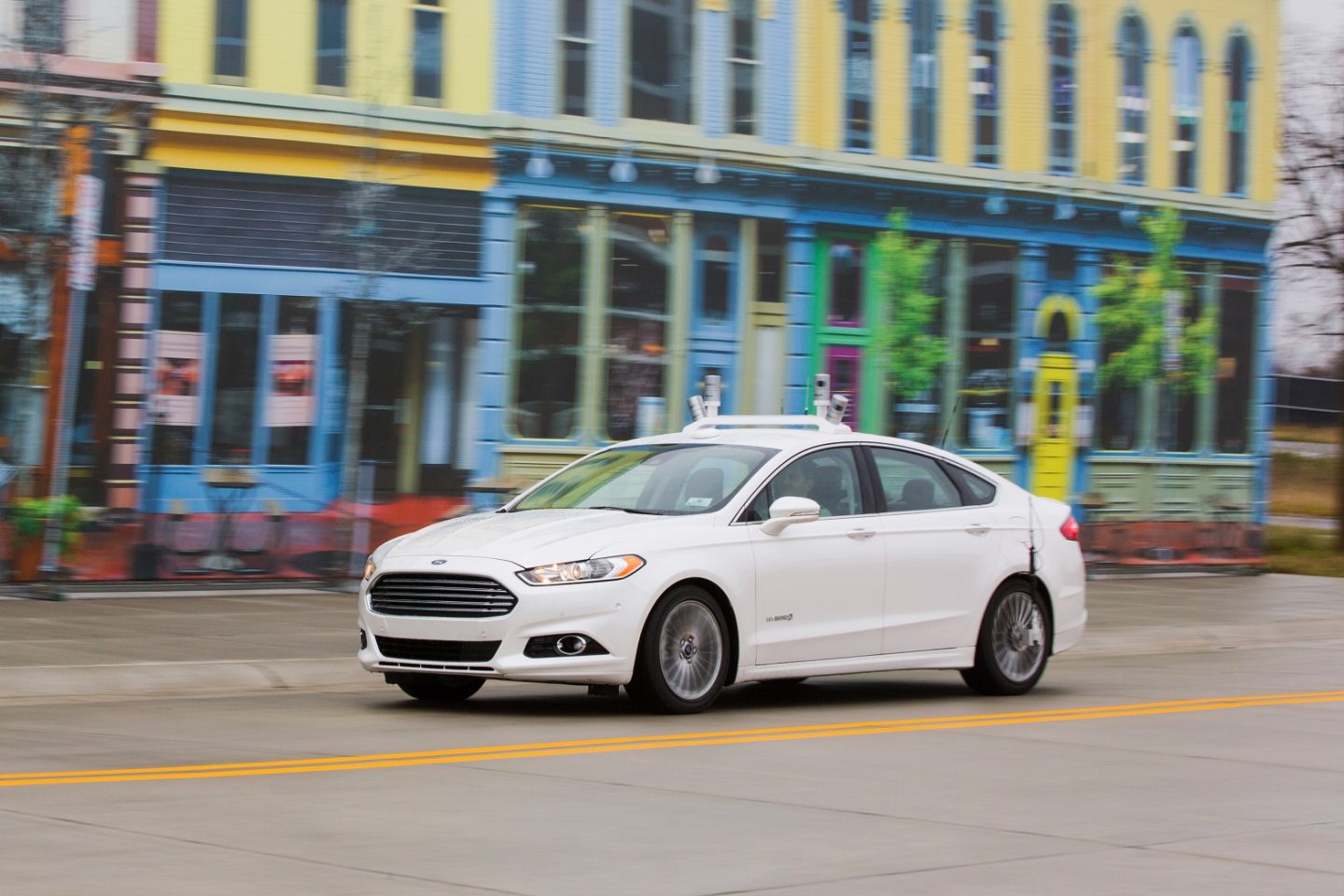 Teste do Ford Fusion Híbrido no campus da Universidade de Michigan, nos Estados Unidos. Foto Divulgação