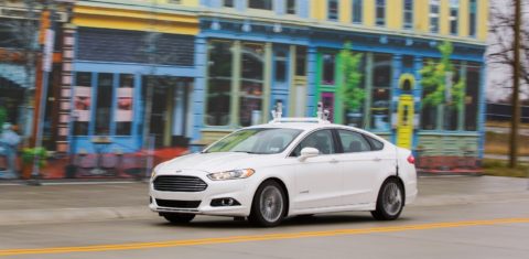 Teste do Ford Fusion Híbrido no campus da Universidade de Michigan, nos Estados Unidos. Foto Divulgação