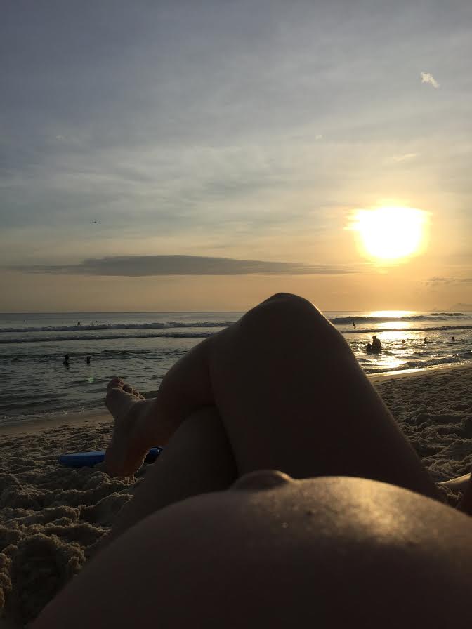 Foto de Marcela Poli O barrigão na praia. Impor alguma coisa á natureza estava fora dos planos. Foto de Marcela Poli