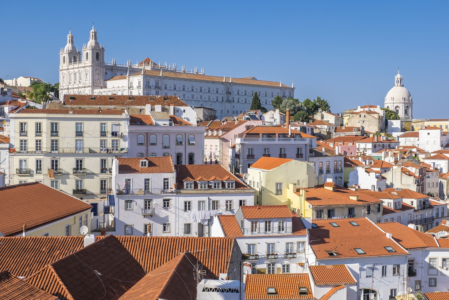 A compra de imóveis por brasileiros em áreas históricas de Portugal subiu de 394 no primeiro trimestre de 2015 para 560 em 2016. Foto Frank Guiziou/Hemis