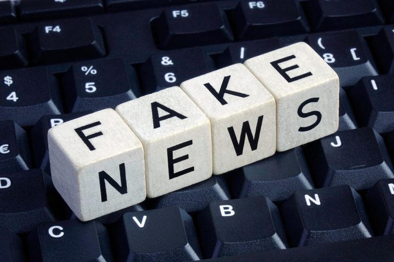 Fake news: as colunas proliferam no mar de preguiça do leitor para ler e interpretar as notícias. Foto Sascha Steinach /DPA