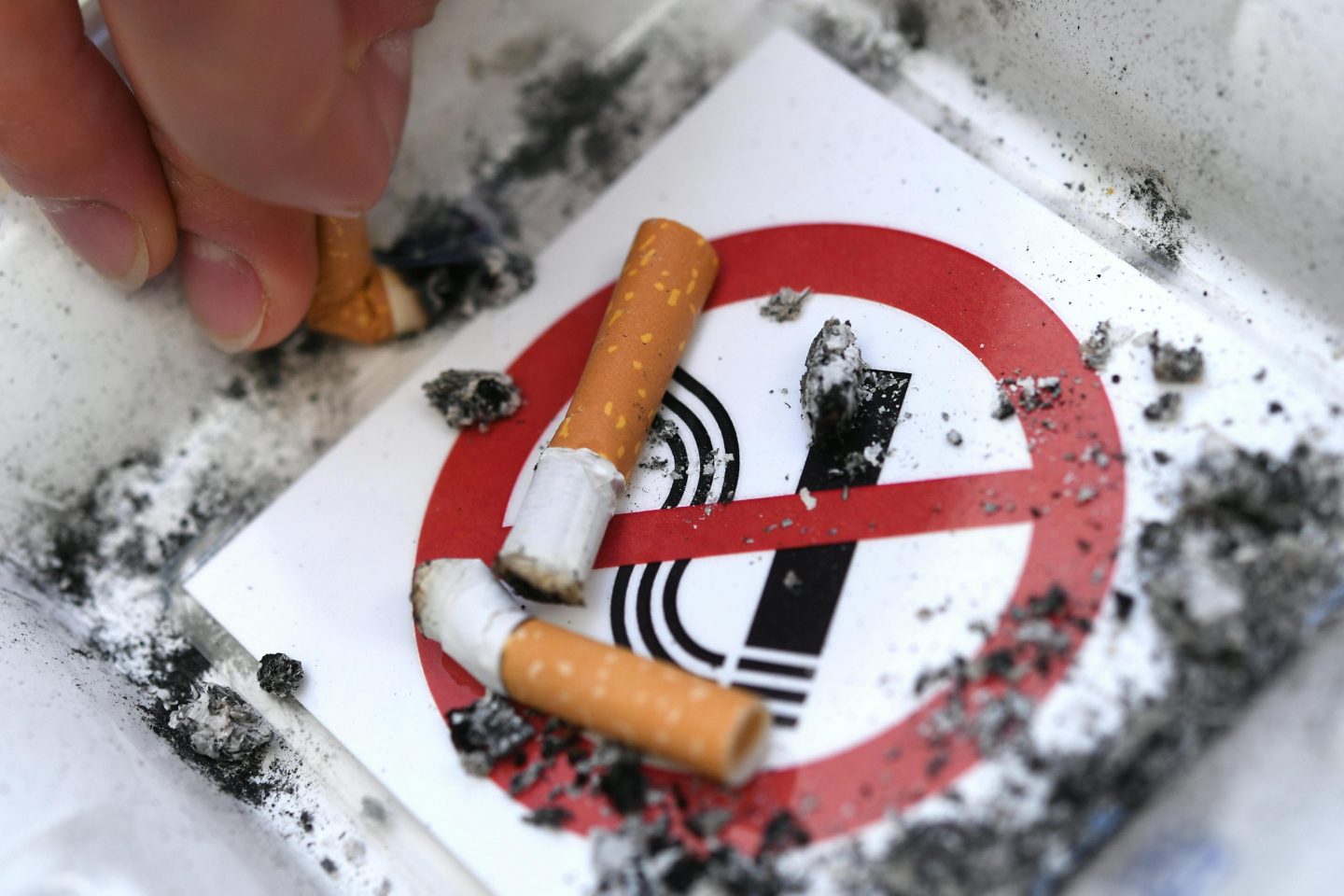 Sinal de proibido de cigarro. Foto de Helmut Fohringer/ AFP