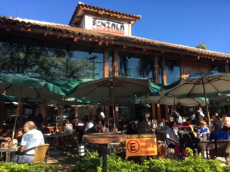 Fachada do restaurante Senzala, no Alto Pinheiros, em São Paulo. Foto Adriana Barsotti