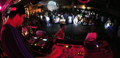 Baile funk na Rocinha. Foto de Christophe Simon/ AFP