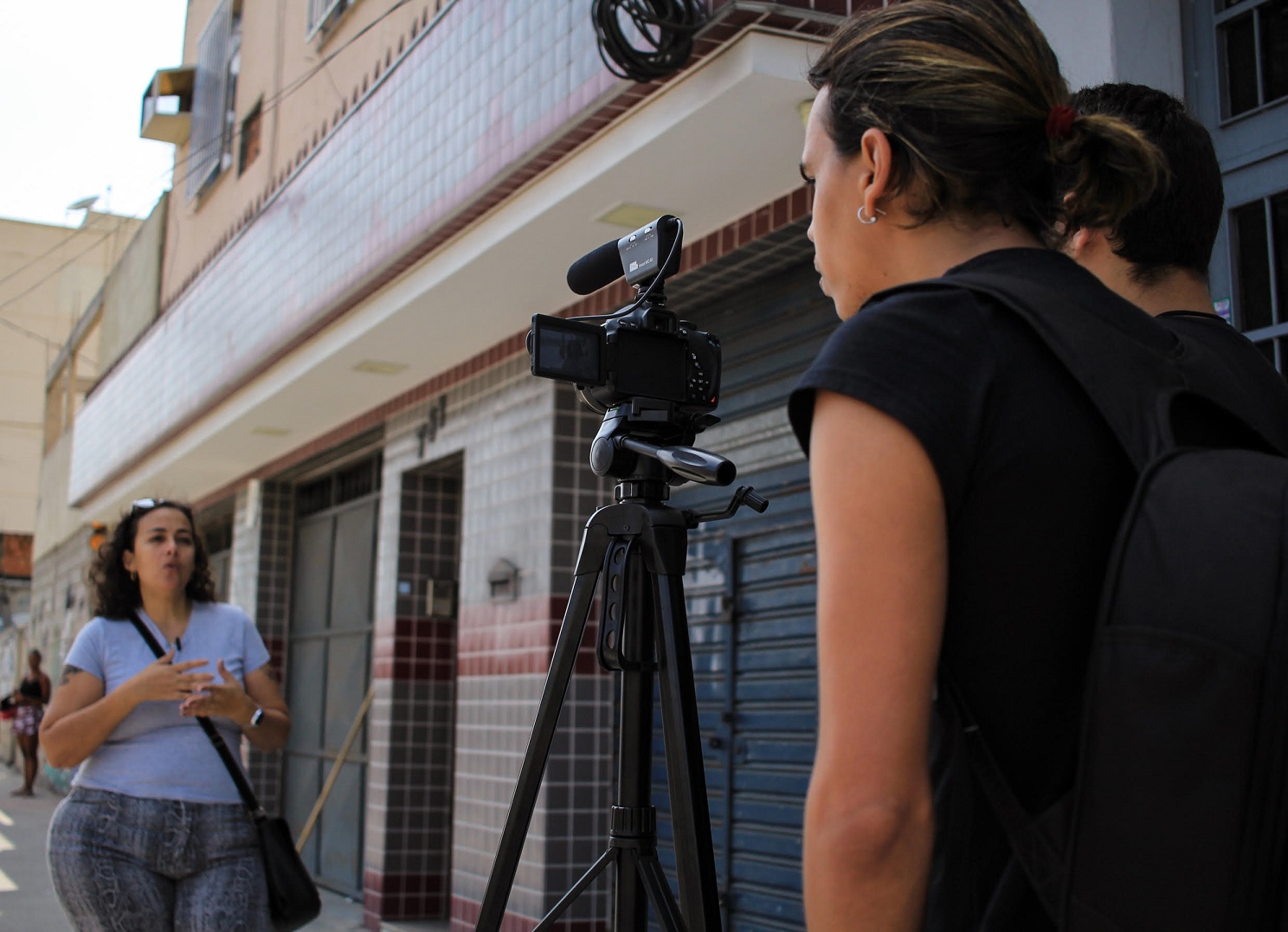 Fernanda Galvão (de óculos na cabeça), que vai da Penha Circular ao Centro, gosta de ouvir histórias de estranhos. Foto de Lia Bianchini