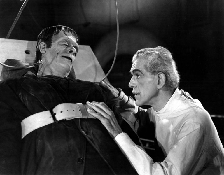 Victor Frankenstein e a sua famosa criação. Foto Hammer Flimes