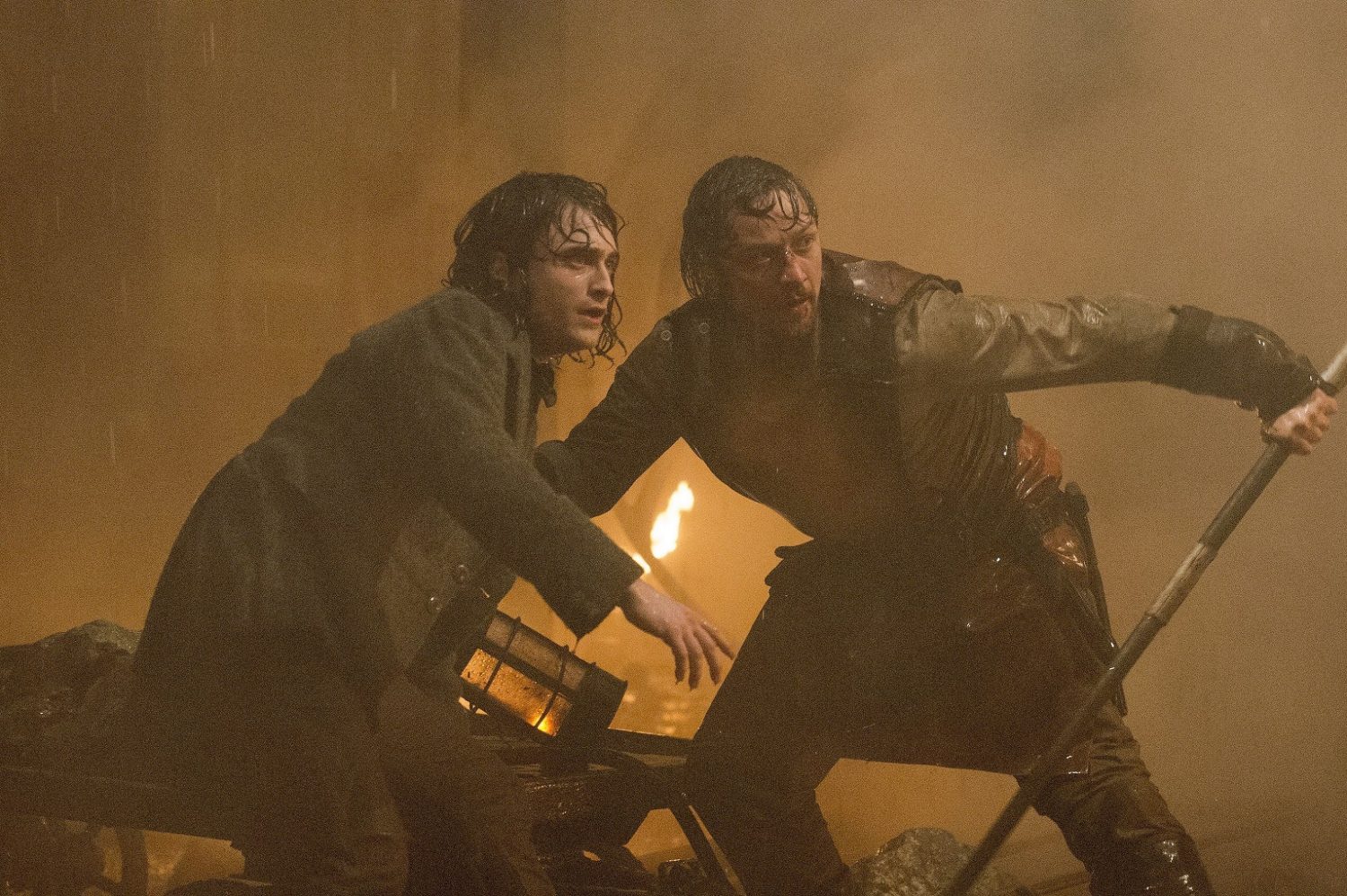 Foto Alex Bailey/Divulgação Cena do filme Doutor Frankenstein, de 2015, dirigido por Paul McGuigan, com Daniel Radcliffe e James McAvoy. Foto Alex Bailey/Divulgação