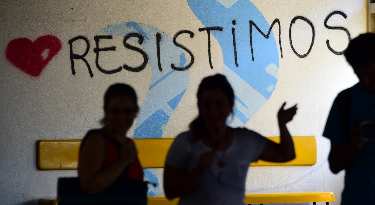 Alunos, professores e funcionários da UERJ prometem resistir. Foto Tasso Marcelo/AFP