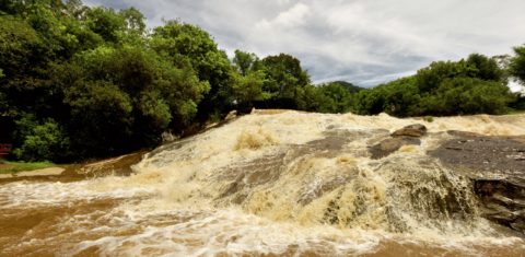 Cachoeira do rio Jaguari em Extrema. Foto de Mirian Fichtner
