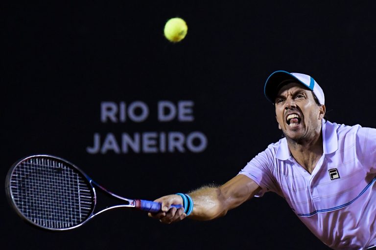 O argentino Carlos Berlocq durante a partida contra o croata Marin Cilic no Rio Open 2018. Foto Thiago Ribeiro/AGIF