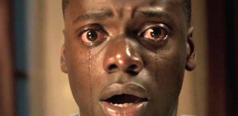 Daniel Kaluuya em cena do filme "Corra", que discute racismo, em gênero terror (Reprodução)