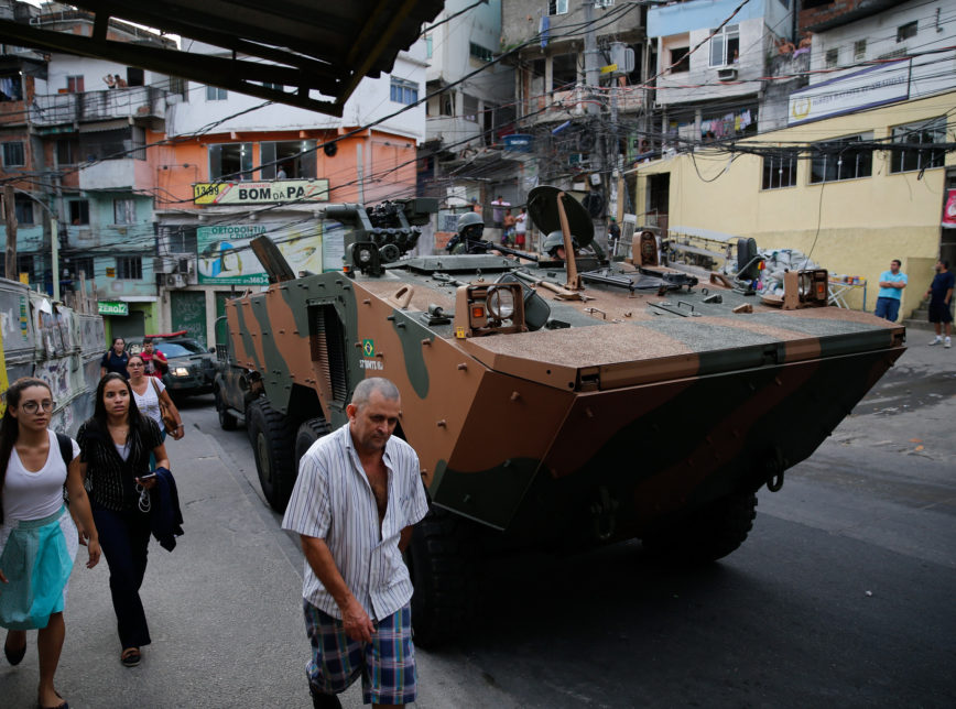 Foto de Fernando Frazão (Agência Brasil) O Exército na Rocinha em 2017: ação inútil. Foto de Fernando Frazão (Agência Brasil)