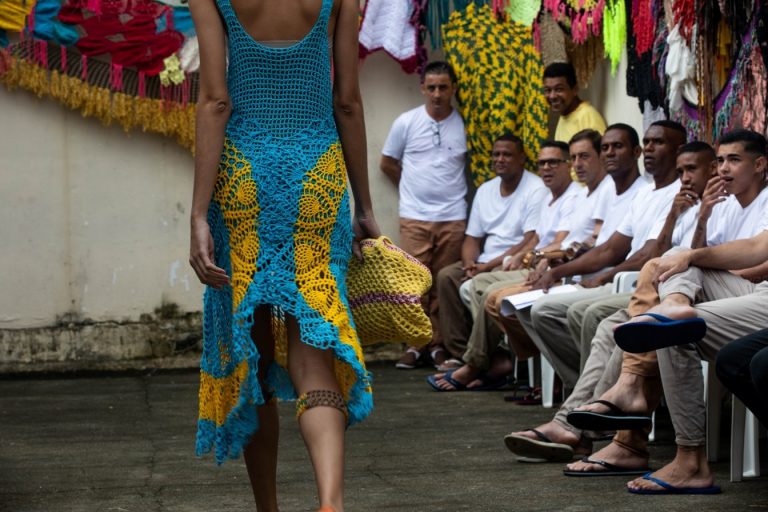 Um dos modelos feito pelos detentos, numa prévia do que será mostrado no SPFW. Foto Danilo Sorrino