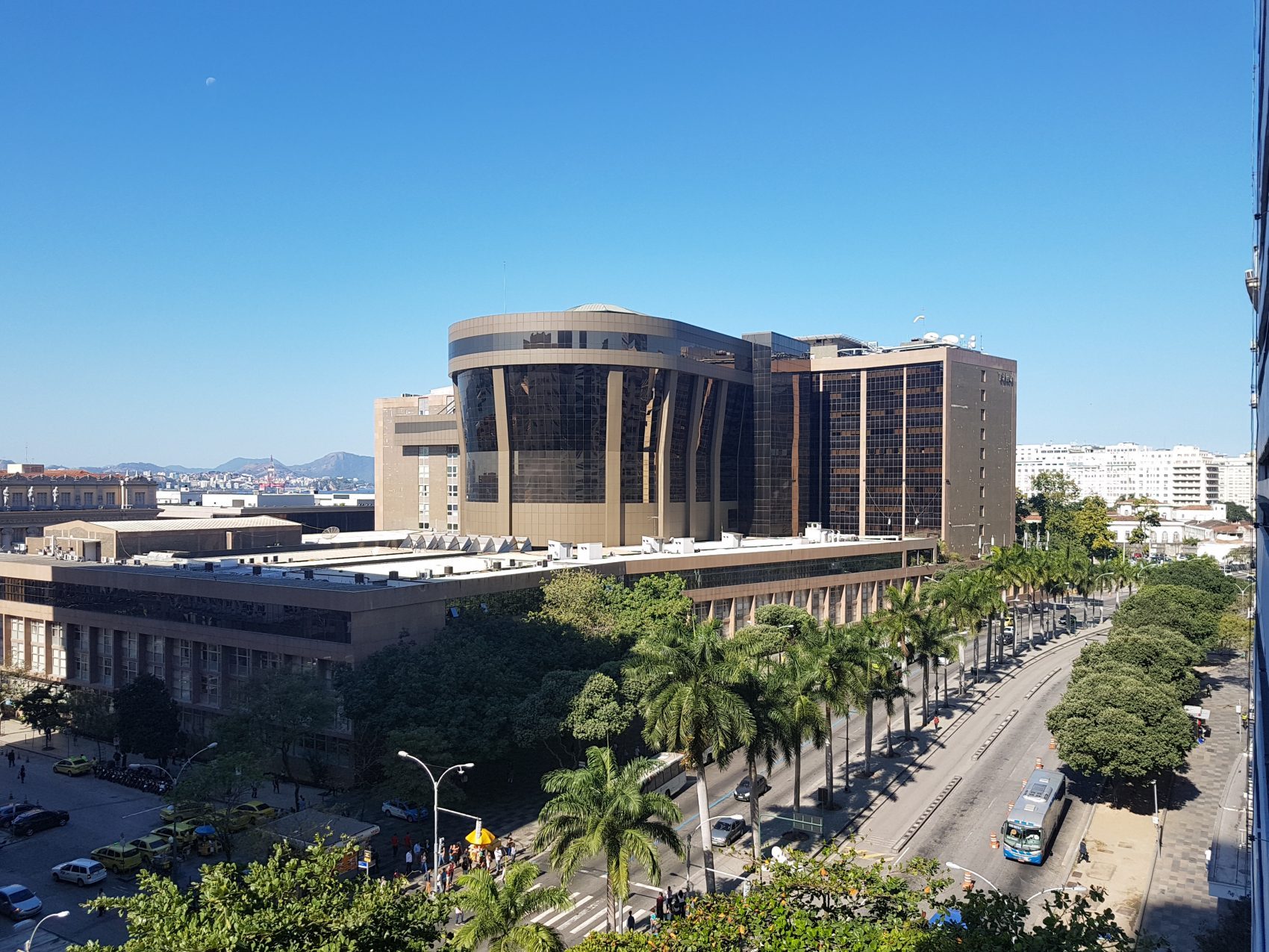 Oscar Valporto A Esplanada do Castelo: prédios no lugar do morro (Foto Oscar Valporto)
