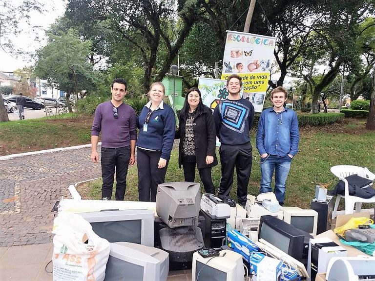 A turma do LabHacker: recolhimento de lixo eletrônico