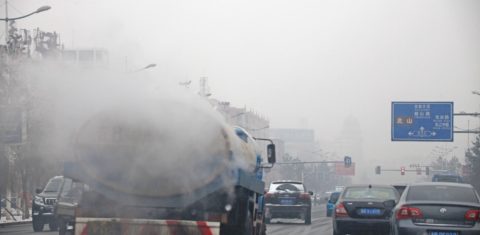 A China está entre os sete países do mundo que já anunciaram a proibição, para os próximos anos, da circulação de carros com motores a combustão. Foto Ding dong / Imaginechina