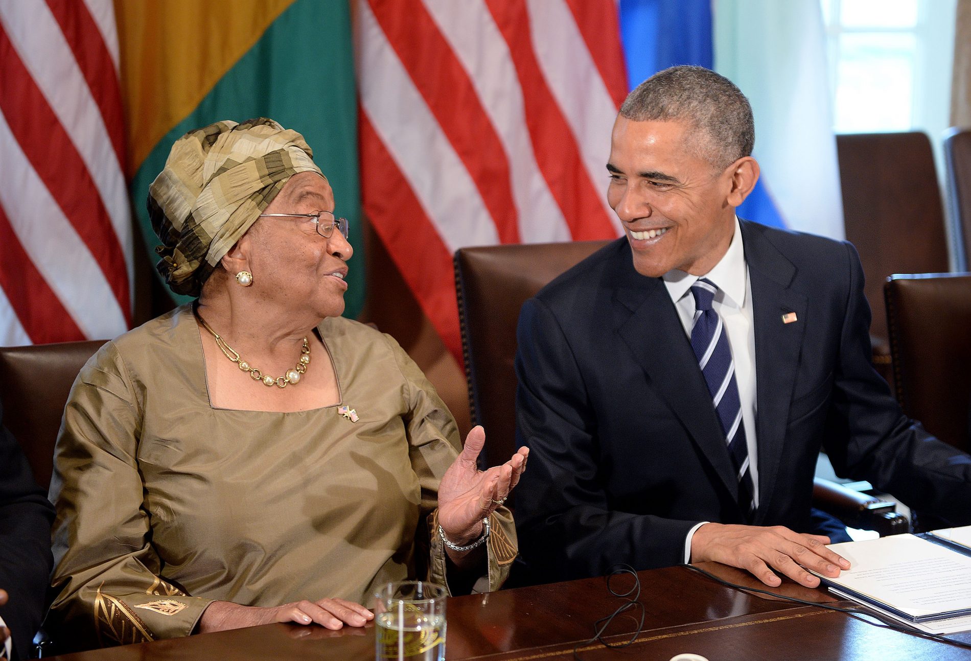 Ellen Sirleaf e Barack Obama, na Casa Branca, em 2015. Foto: Olivier Douliery DPA