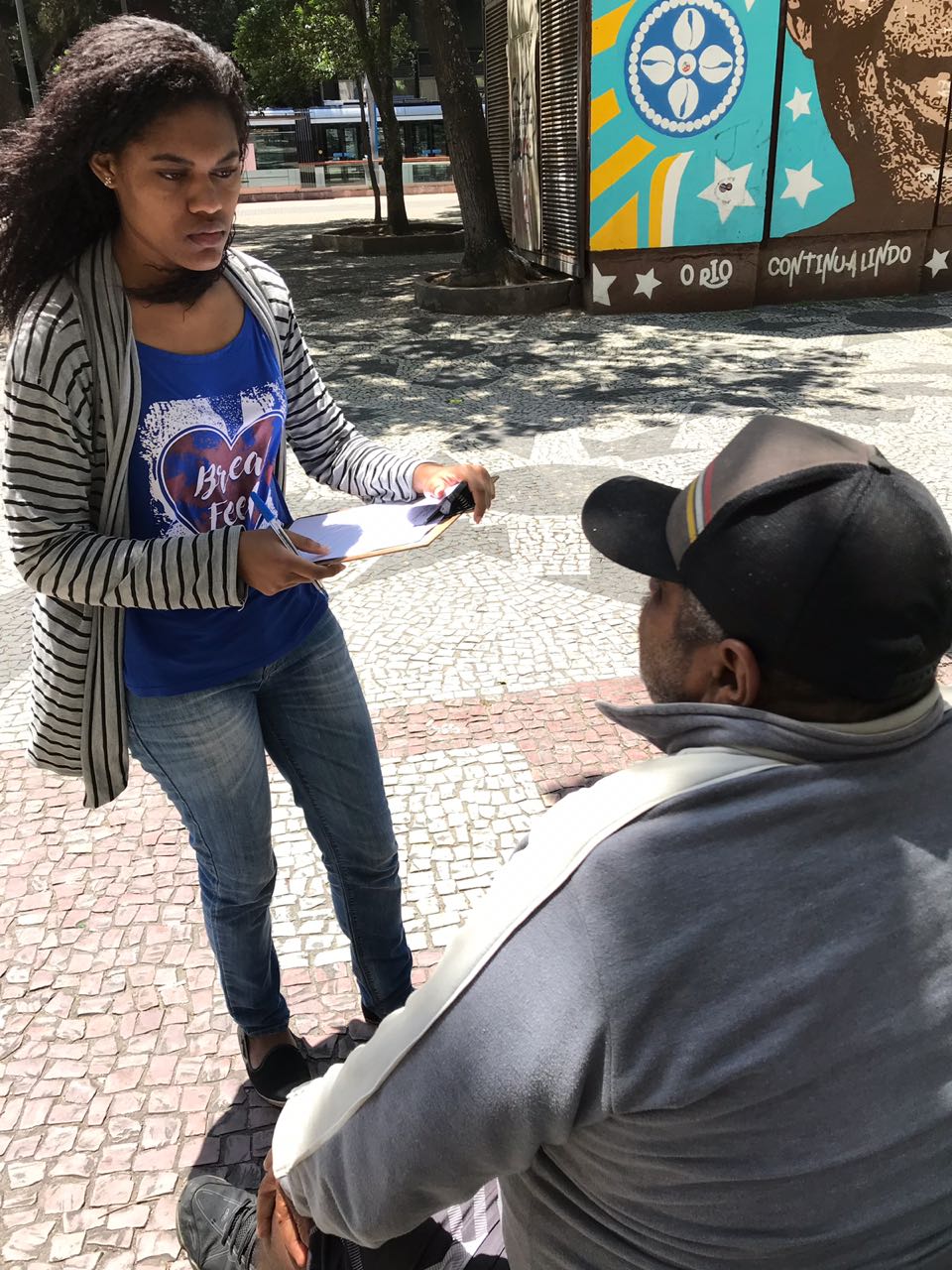 Estudante da Facha faz atendimento nas ruas: alunos conheceram nova realidade (Foto: divulgação)