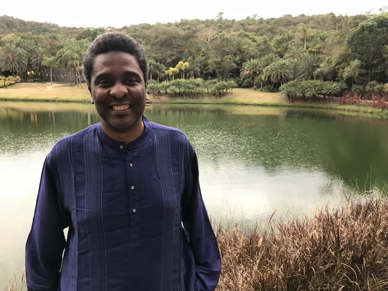 Edgard Gouveia Júnior em Inhotim: "Acabou o tempo do super-herói sozinho" (Foto: Fernanda Baldioti)