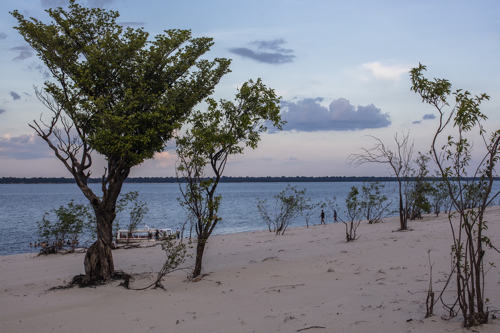 Praia do Iluminado, no rio Negro, Amazonas (Foto: Marizilda Cruppe)