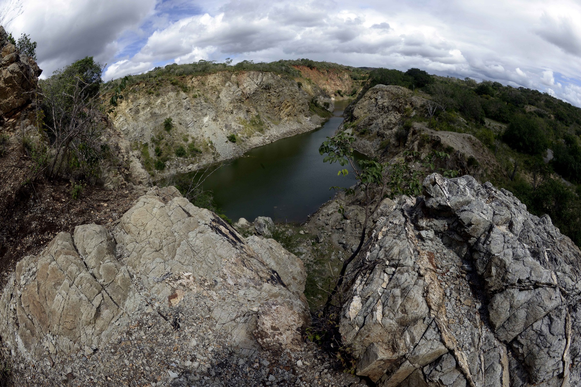 O canyon da mina de São Félix: não existe um estudo que aponte, por exemplo, se há contaminação da água ou de afluentes (Foto: Inácio Teixeira/Coperphoto)