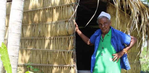 Moradora do interior do Maranhão, Dona Júlia Marques não tem os três serviços de saneamento básico, assim como 58,8% dos nordestinos. Foto Yuri Fernandes