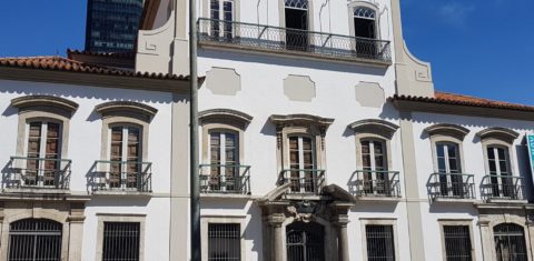 Paço Imperial, palco da assinatura da curta - dois artigos, 17 palavras - lei da abolição: a princesa Isabel acenou da sacada para a multidão que preparava a festa na rua (Foto: Oscar Valporto)