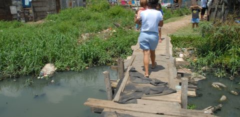 De 2010 a 2017, o Brasil gastou mais de R$ 1,1 bilhão em internações com doenças provocadas pela falta de saneamento. Numa média aproximada de R$ 140 milhões por ano. Foto Trata Brasil