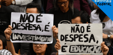 Estudantes protestam contra os cortes do governo nas verbas da educação. Foto Nelson Almeida/AFP
