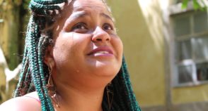 ‘Beijar na boca era visto como prostituição’, diz bissexual sobre igreja