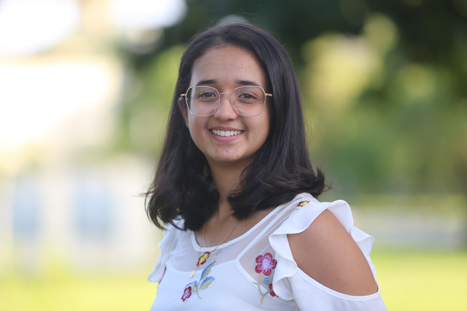 A farmacêutica Nathália Macêdo, premiada pelo CNPq: preocupação com o bloqueio de recursos para pesquisas e para as universidades (Foto: Divulgação/UFS)