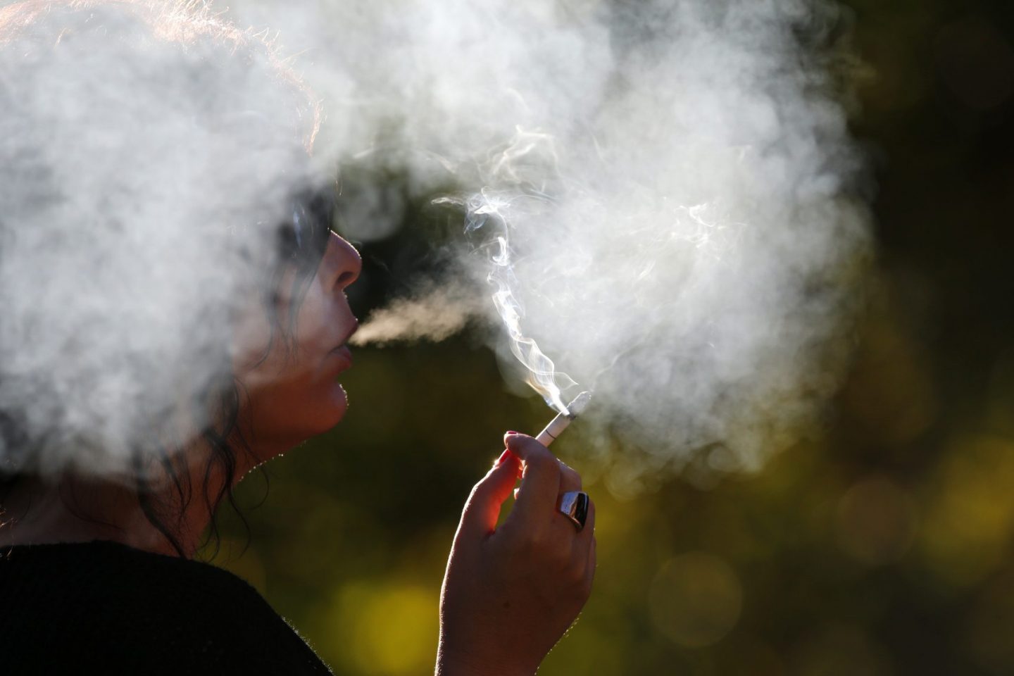 Pesquisa da UFP: fumante diferencia 1,5 menos vezes os padrões e contraste das cores em comparação com quem não fuma (Foto: GODONG/BSIP)