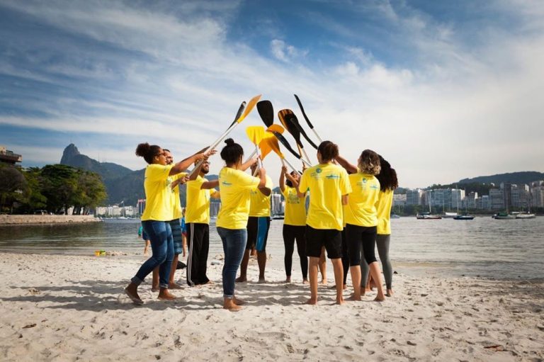 Como no ano passado, jovens ambientalistas vão liderar passeio de caiaque pela Baía de Guanabara saindo da praia da Urca (Foto: Divulgação)
