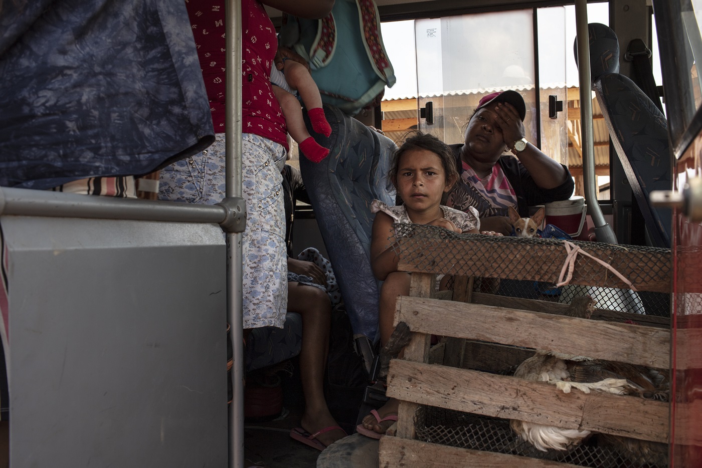 É visível que as famílias que invadiram os cerca de 500 hectares da unidade de conservação são de baixa renda: dentes falhos, rostos envelhecidos e os poucos pertences são surrados. Foto Marizilda Cruppe