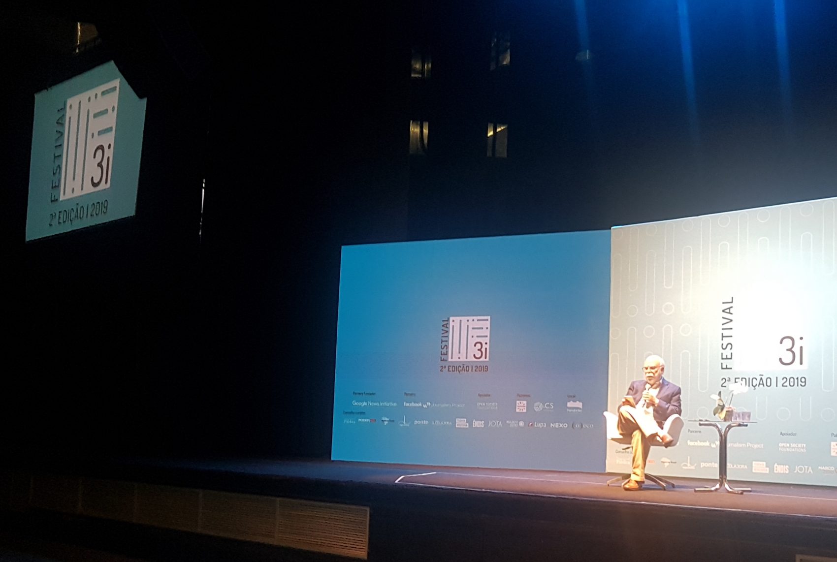 Rosental Calmon Alves no Festival 3i, na Fundição Progresso, no Rio: interesse em iniciativas de mídias nativas digitais locais, sem fins lucrativos (Foto: Oscar Valporto)