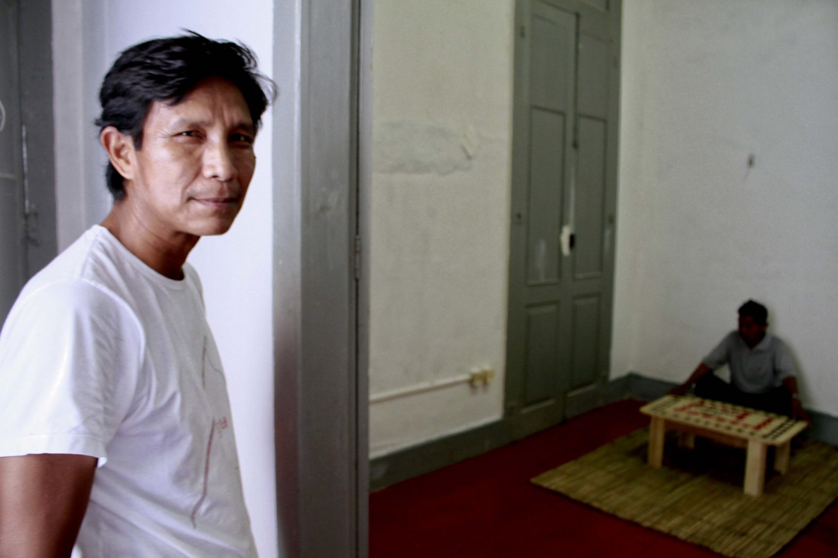 O antropólogo João Paulo Barreto, de etnia tukana, no Centro de Medicina Indígena sob sua coordenação: 2,5 mil atendimentos desde 2017 (Foto: Alberto Cesar de Araujo/Amazôna Real)