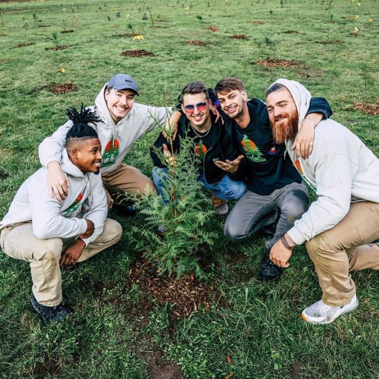 Mr Beast e sua equipe na gravação do vídeo de lançamento da campanha. Foto Divulgação